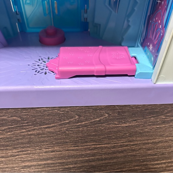Fisher Price Little People Disney Frozen Elsa’s Ice Palace with Elsa figure ❄️ - Picture 11 of 15